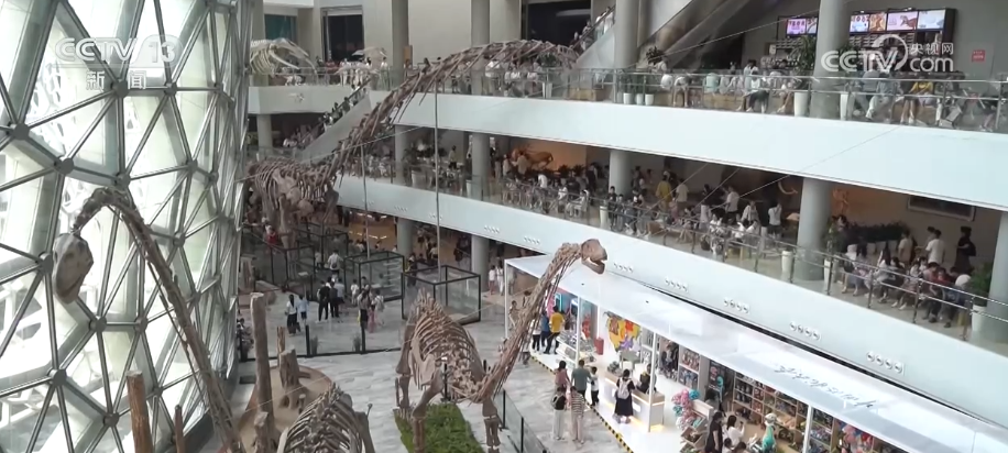 科学实验引来“哇”声一片！多彩科技游成顶流 “沉浸式”上天入海解锁新识