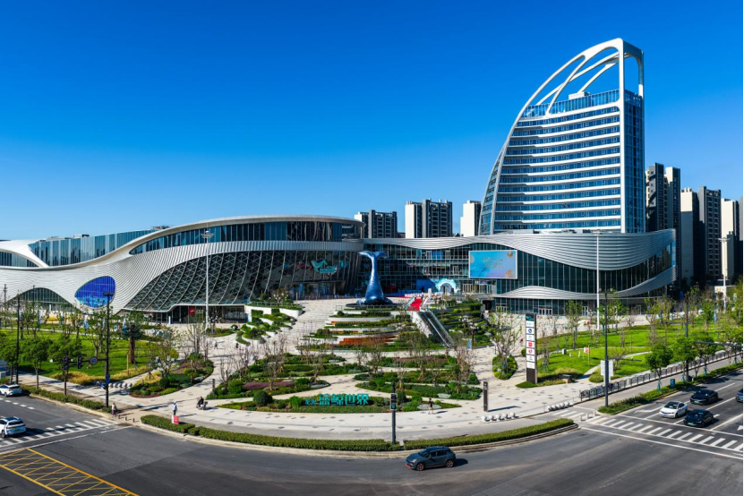 上海蓝鲸世界鲸喜启幕！解锁 “海系漫生活” 新体验