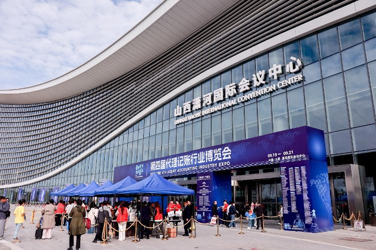 鲸算盘联合冠名第四届代博会圆满落幕：AI财务工厂成焦点600余家代账公司意向签约