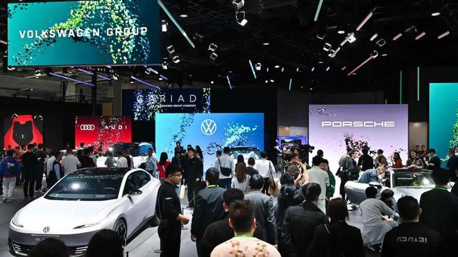 会搜集口腔数据的牙刷、AI测肤仪进博会40家大公司的最新黑科技都在这儿了(图38)