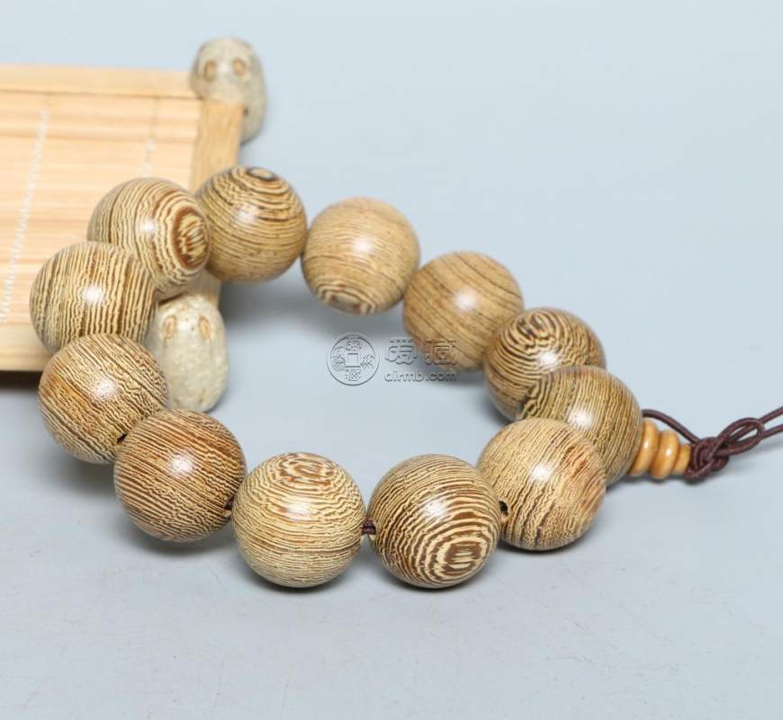 鸡翅木手串多少钱鸡翅木手串价格与图片(图2)